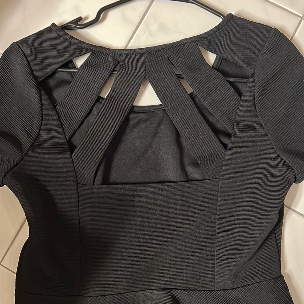 Black, medium, Guess, peplum top - Picture 5 of 5